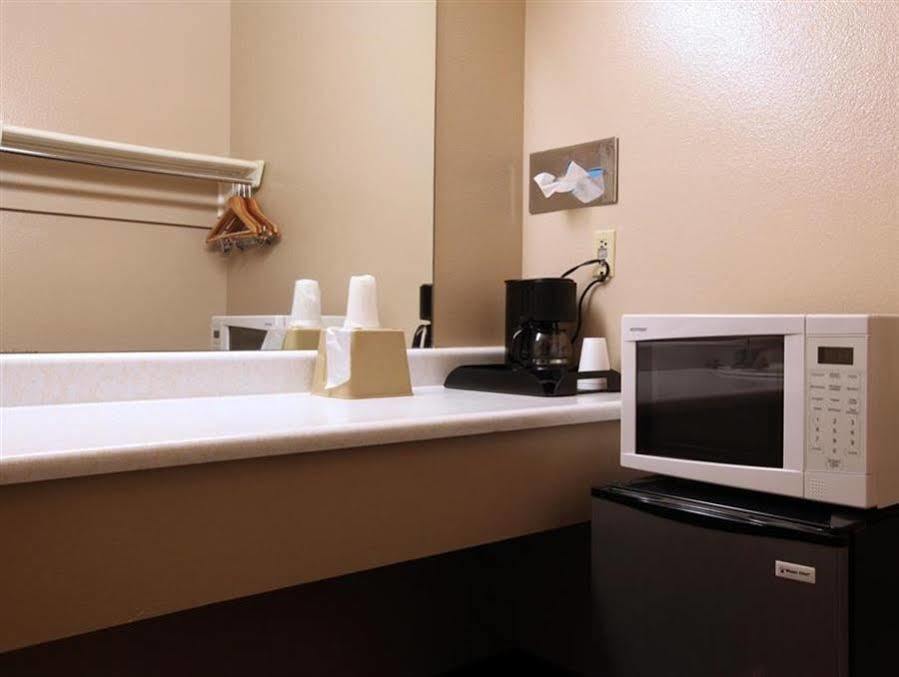 Quality Show Inn 2*