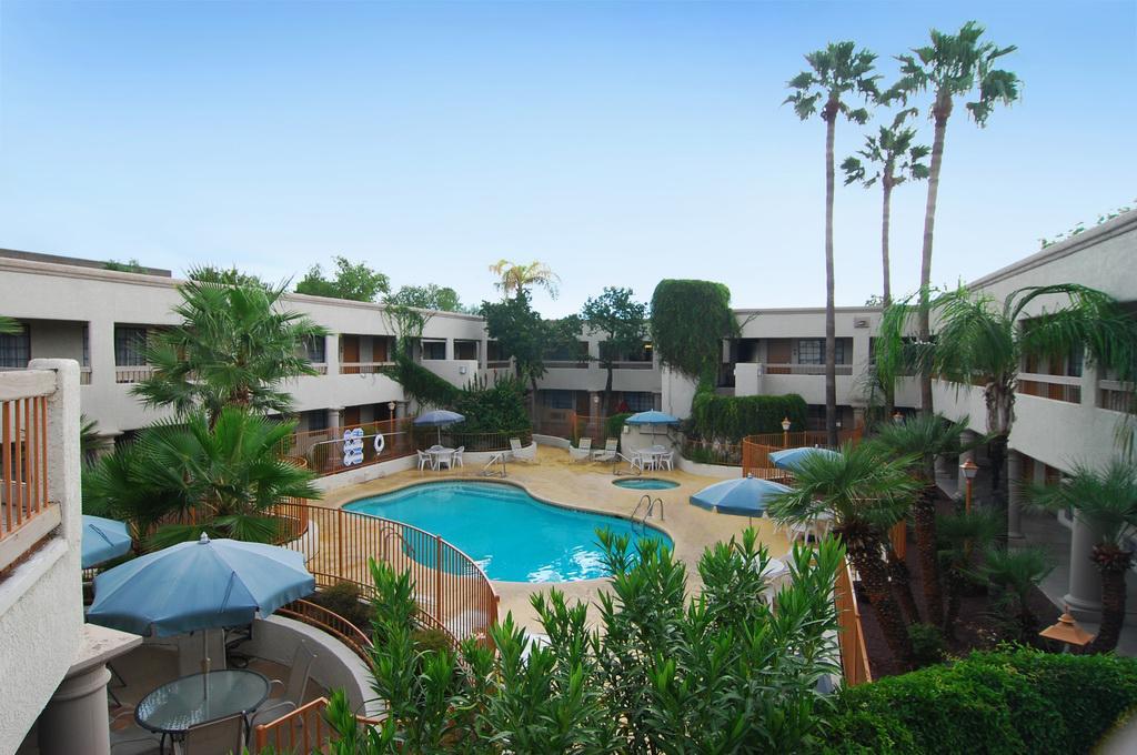 Ramada East Hotel 3*