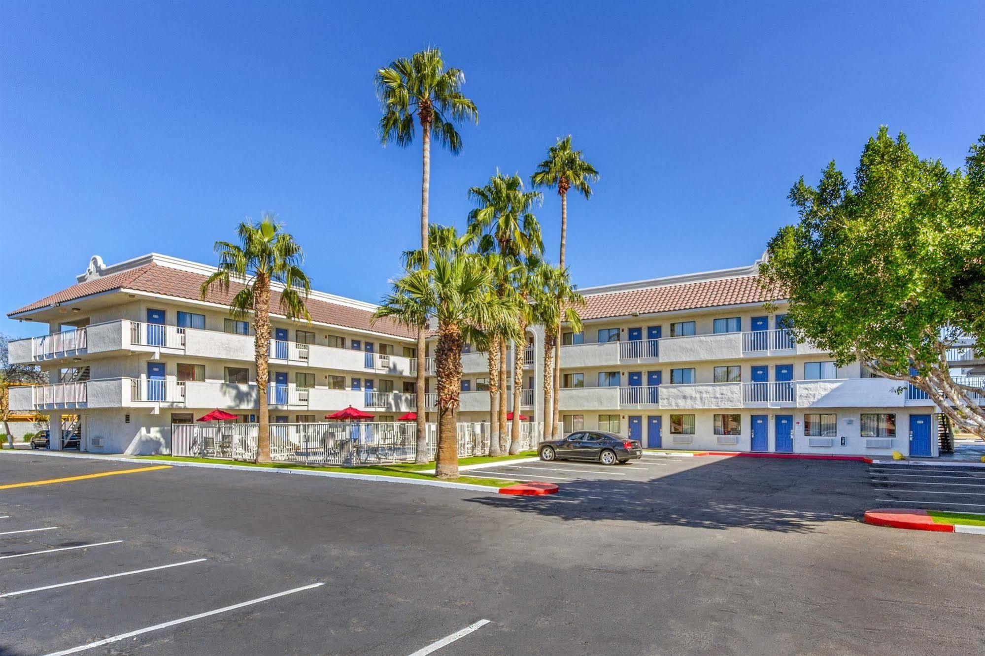 Hotel 6-phoenix, Az - West Phoenix