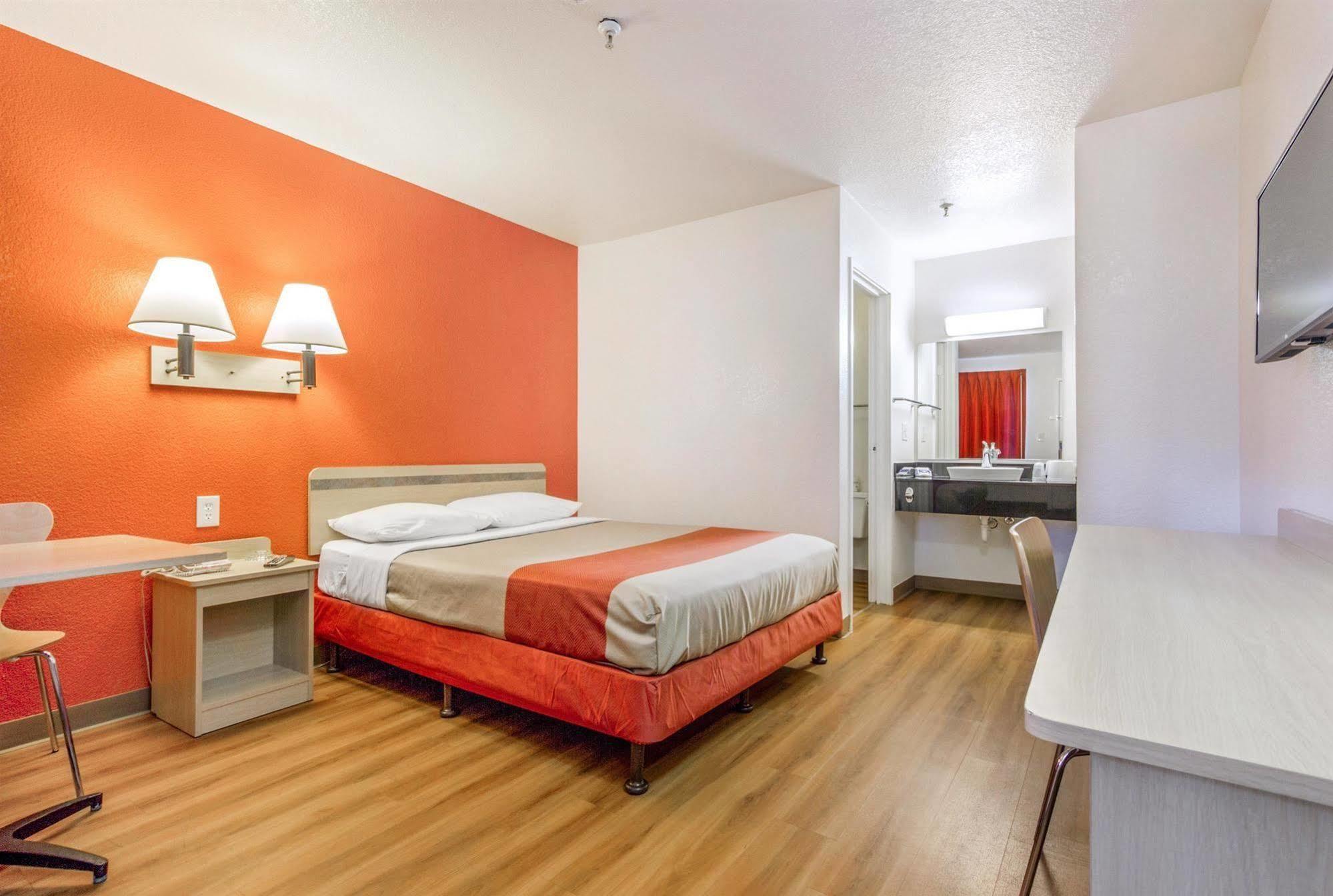Hotel 6-phoenix, Az - West 2*