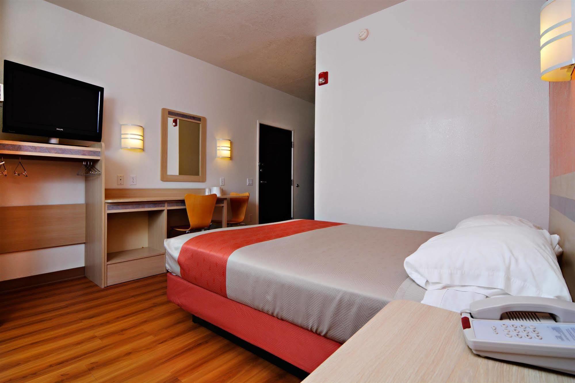 6-benson, Az Hotel 2*