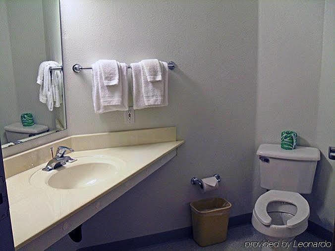 6-benson, Az Hotel