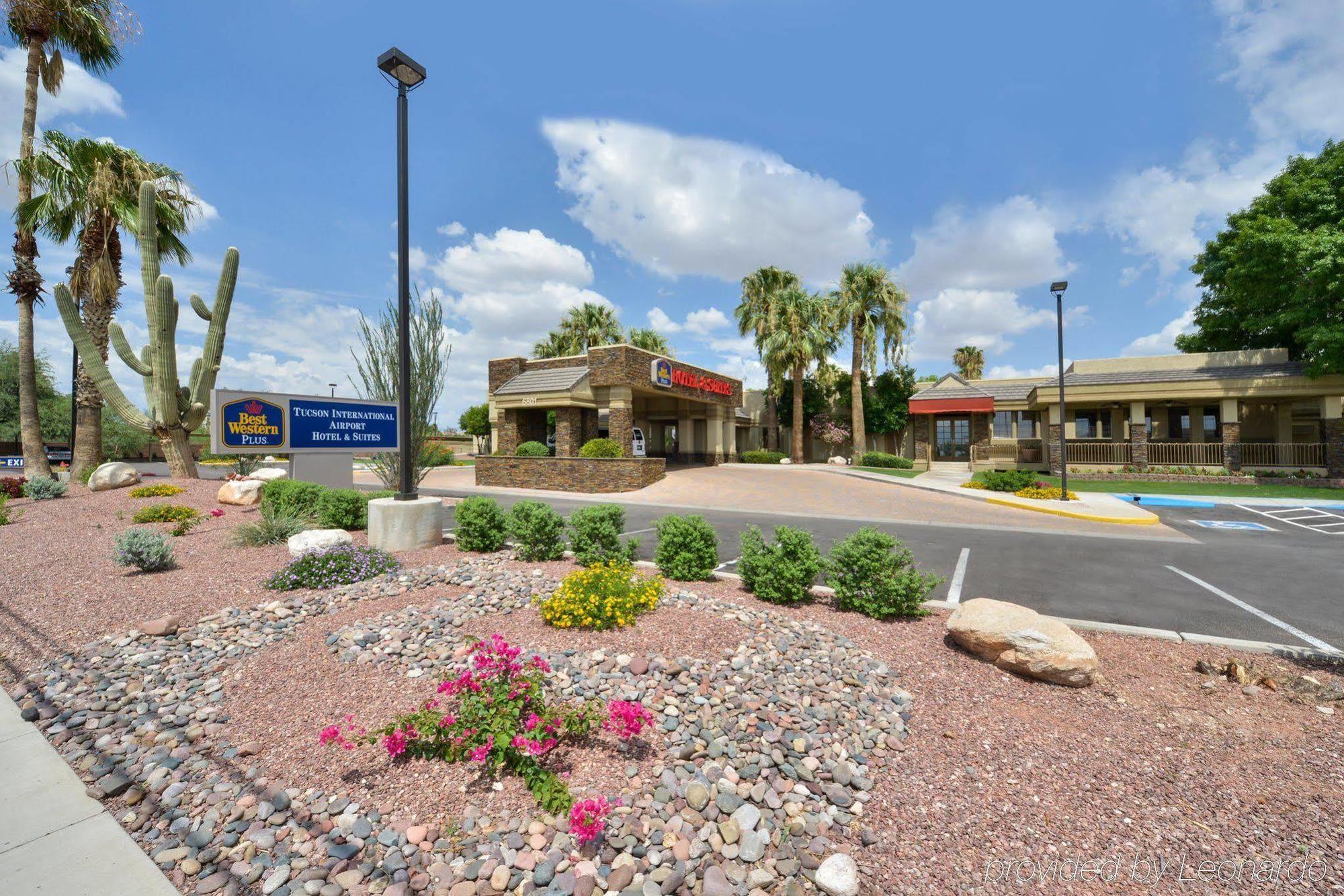 Wyndham Airport & Conference Center Hotel