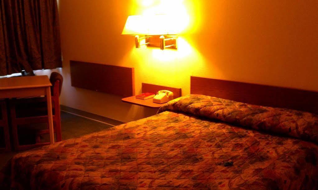 Colorado River Value Hotel