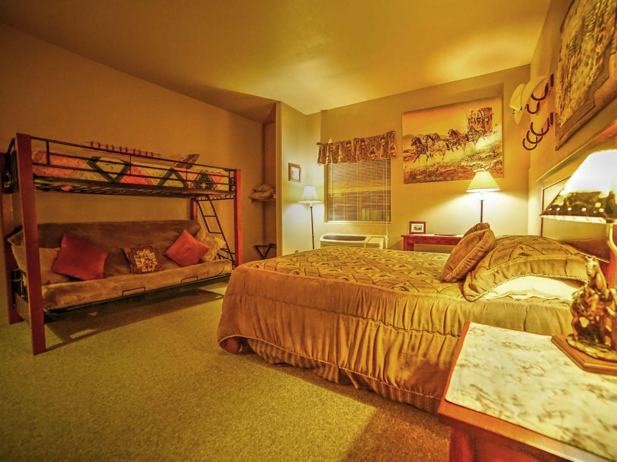 Stagecoach Trails Guest Ranch 4*