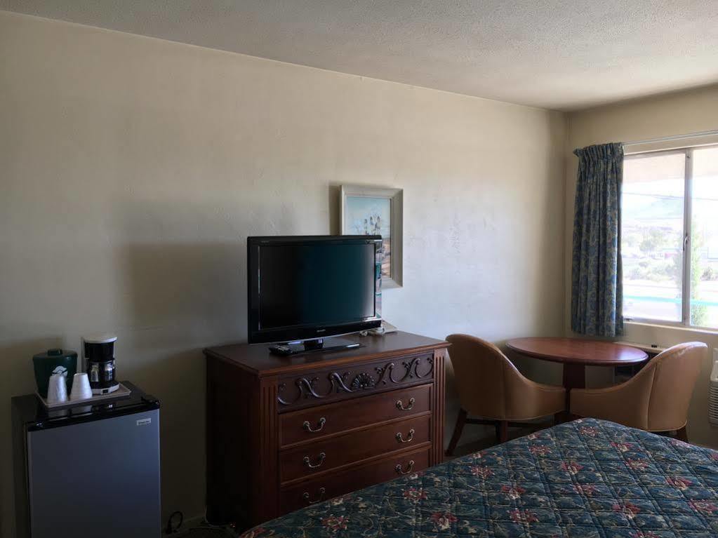 Ramblin Rose Motel *