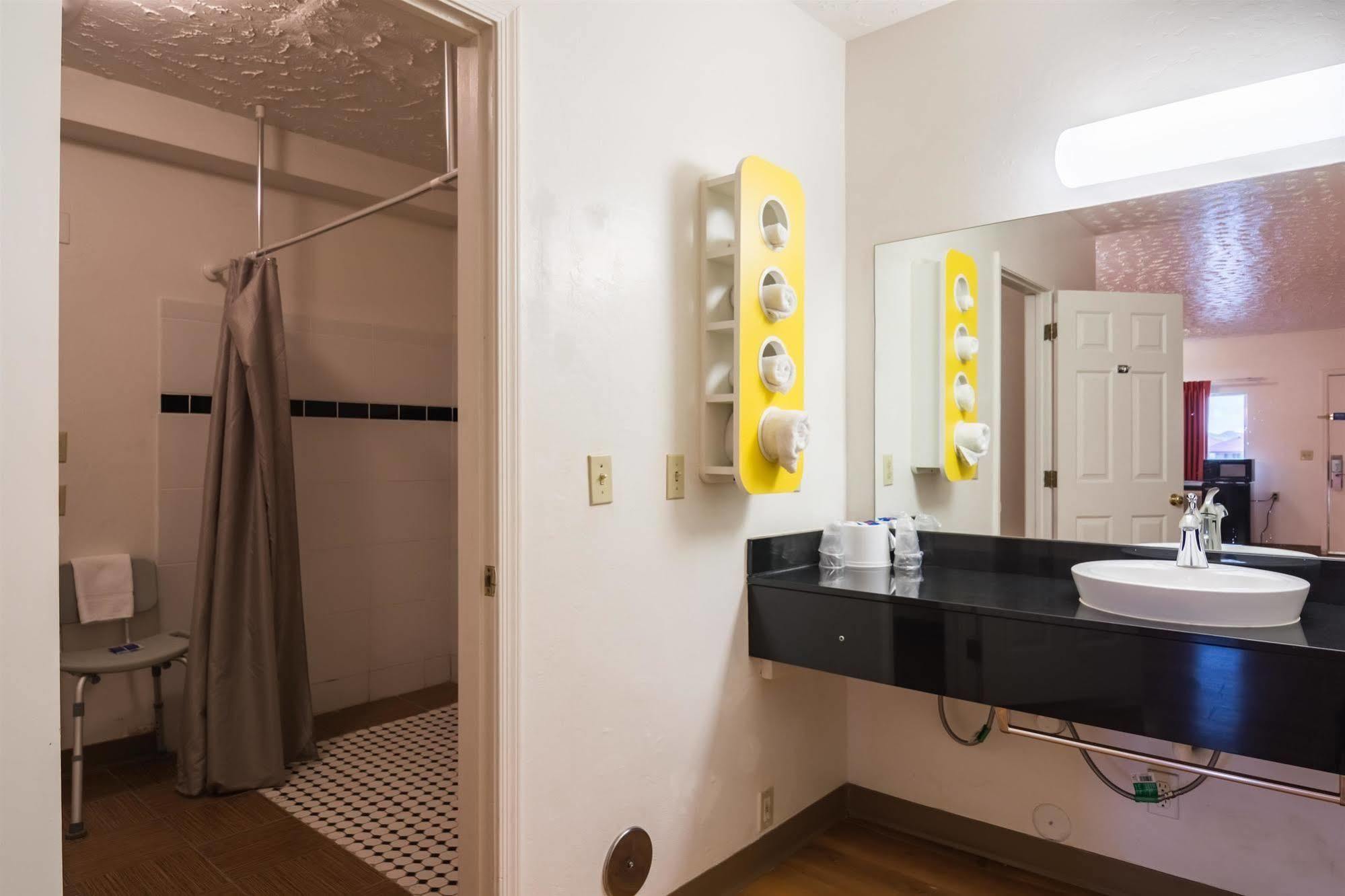 Hotel 6-globe, Az 2*