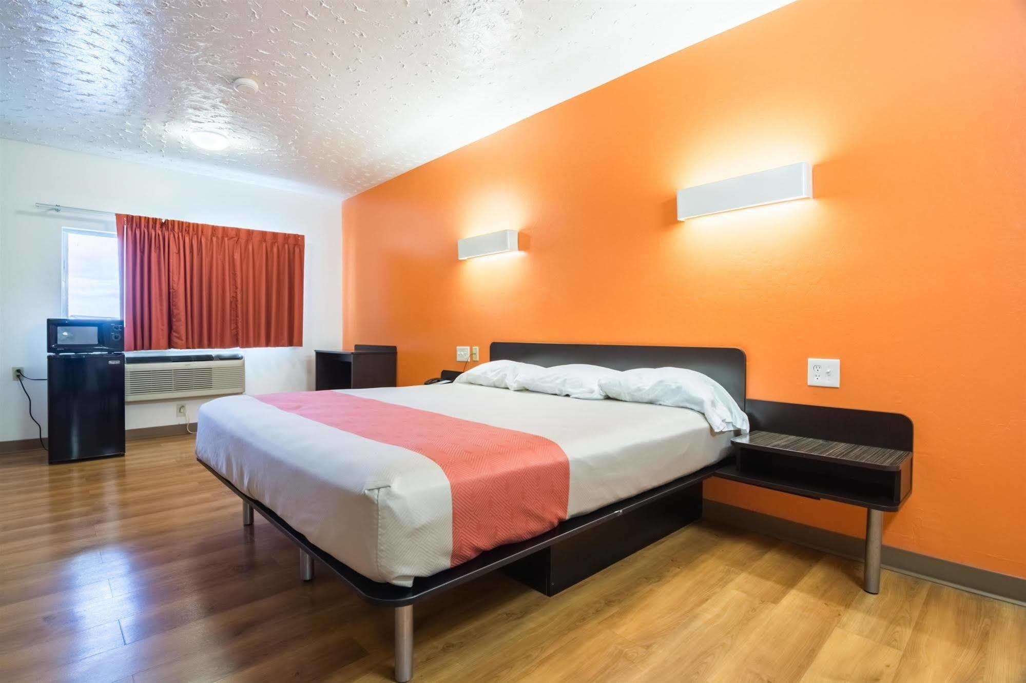 6-globe, Az Hotel