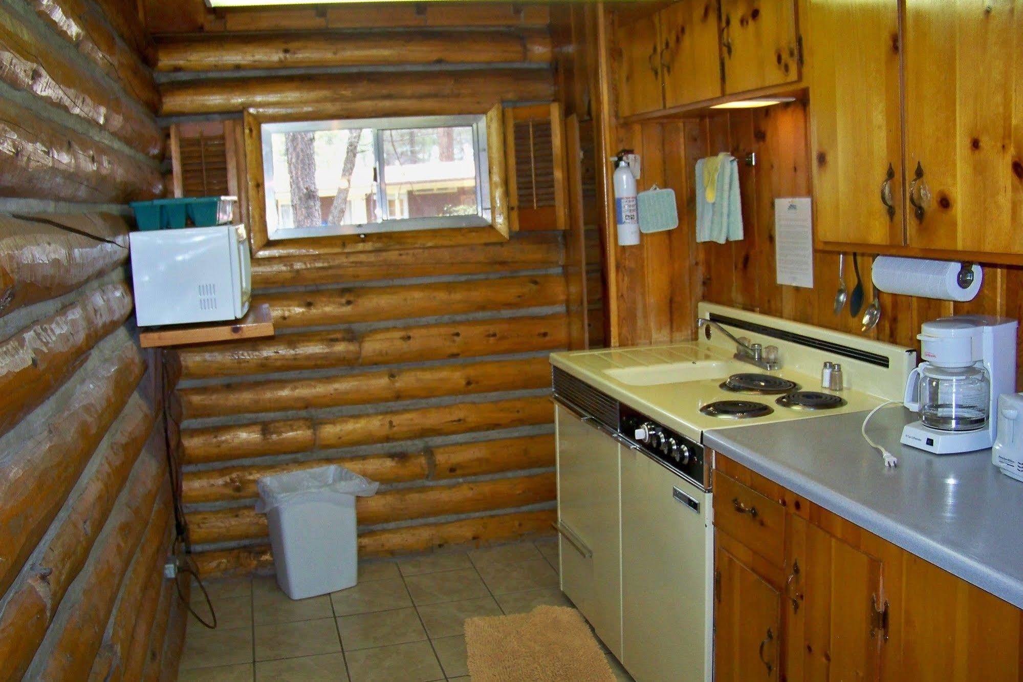 Of The Woods Hotel 3*