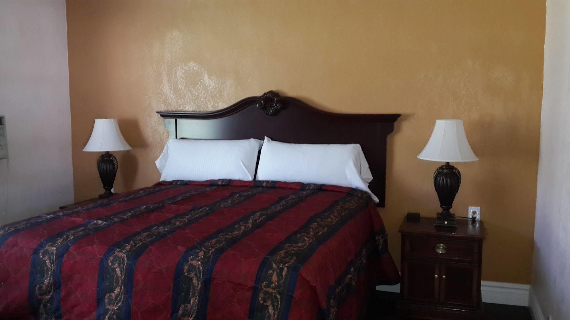 American Regency Motel 2*