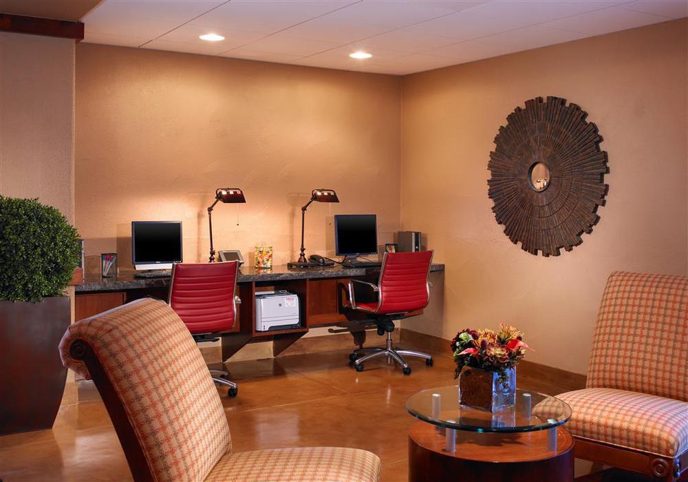Hotel Four Points By Sheraton Airport 3*