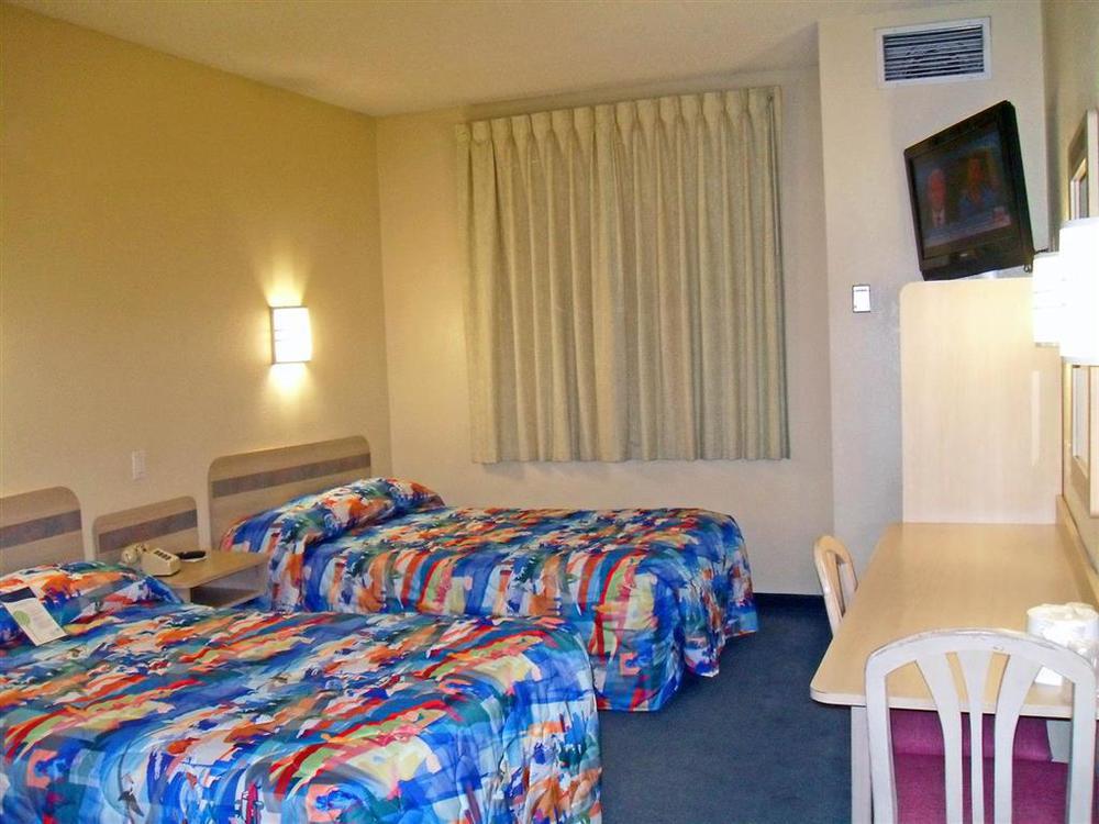 6-benson, Az Hotel 2*
