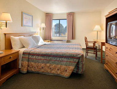 Days & By Wyndham East Hotel 3*