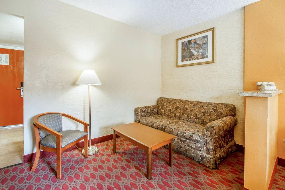 Quality & - Phoenix West 2* Goodyear