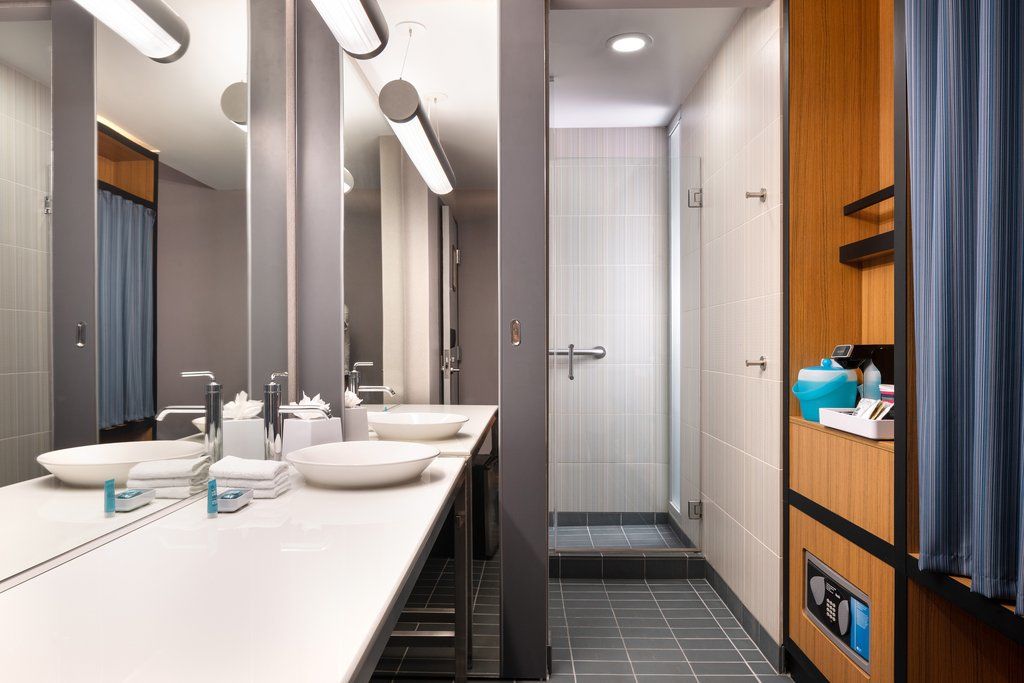 Aloft Hotel 3*