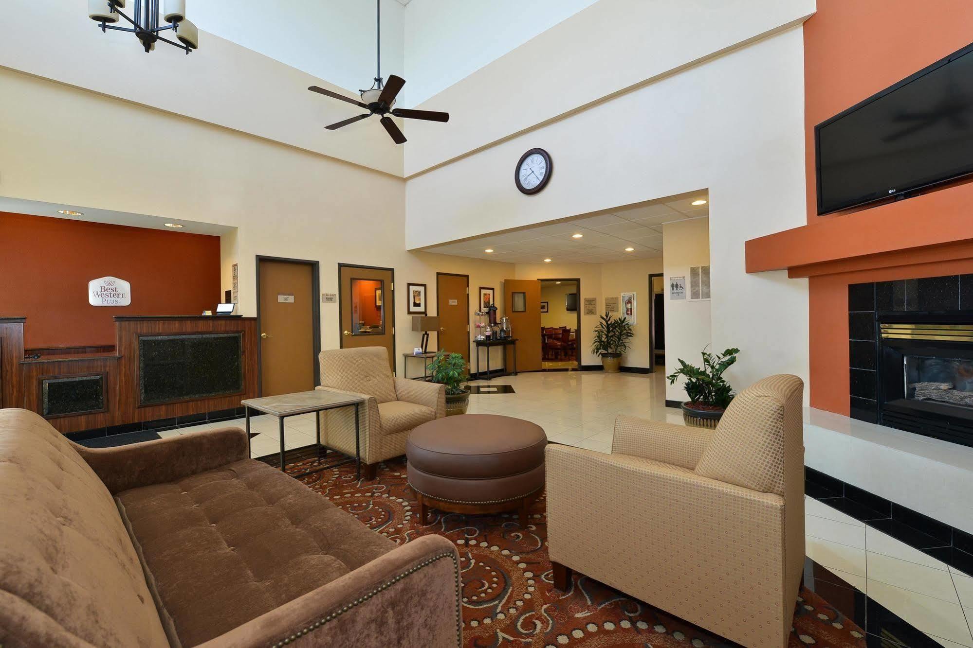 Western Gold Poppy Hotel
