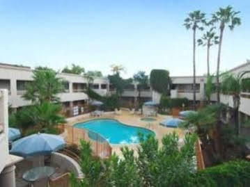 Hotel Ramada East 3*