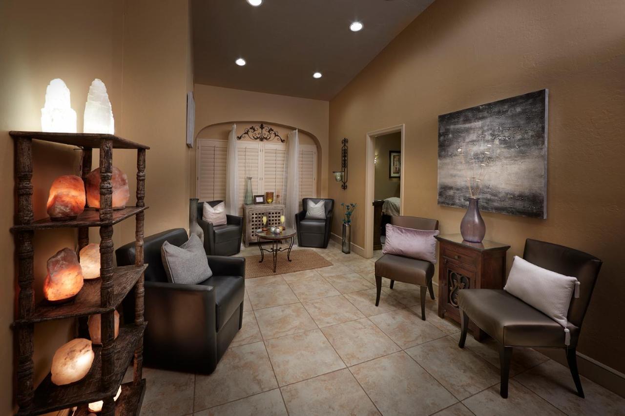 The Scottsdale Plaza & 4*