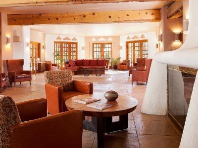 Hotel Courtyard At Powell Page