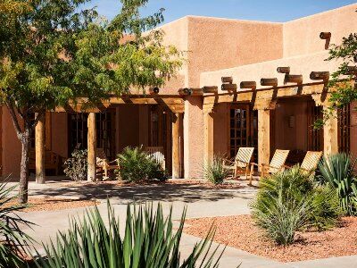 Courtyard At Powell Hotel 3*