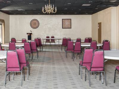 Days By Wyndham Glendale Area Hotel 2*