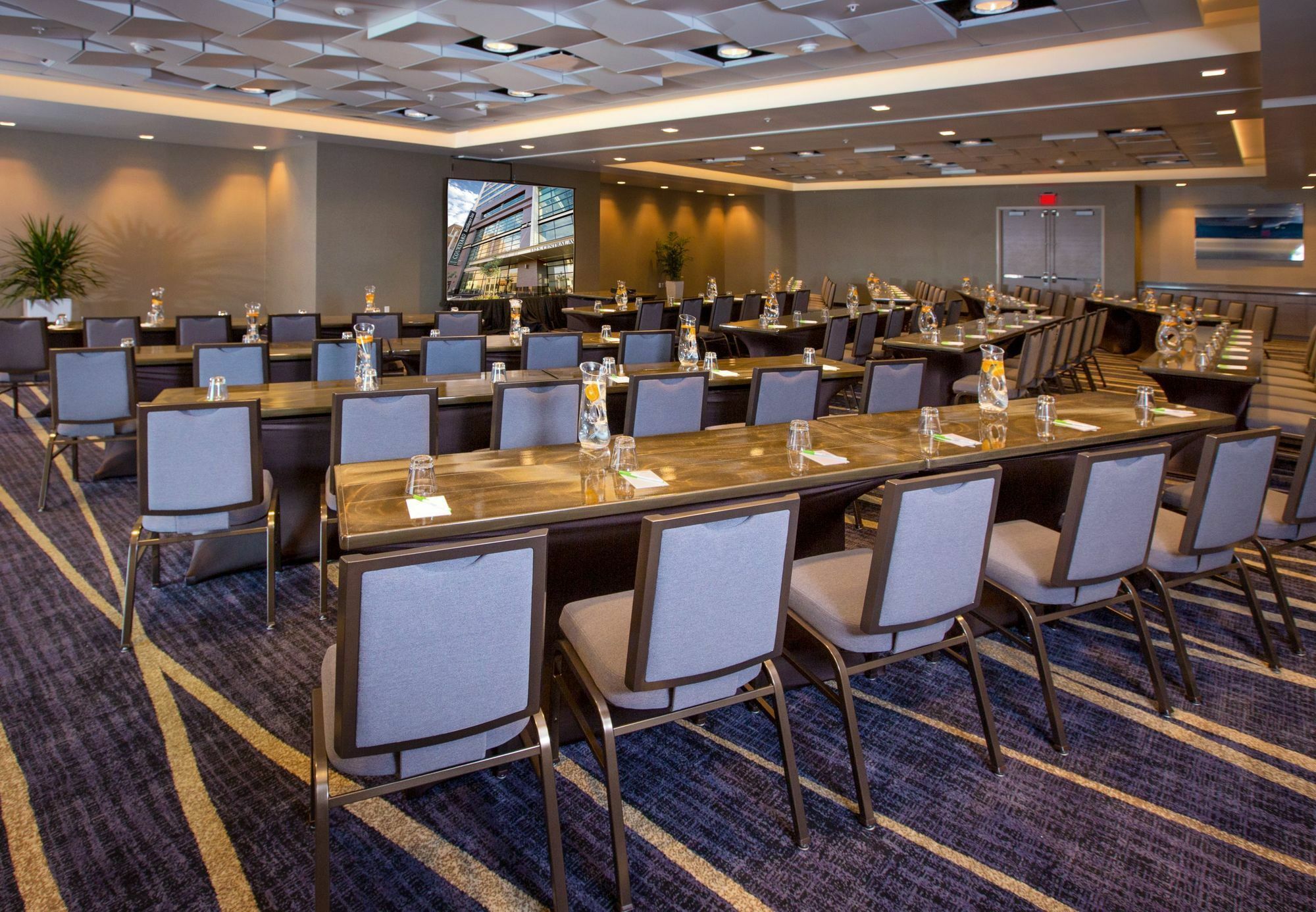 Courtyard By Marriott Downtown 3*