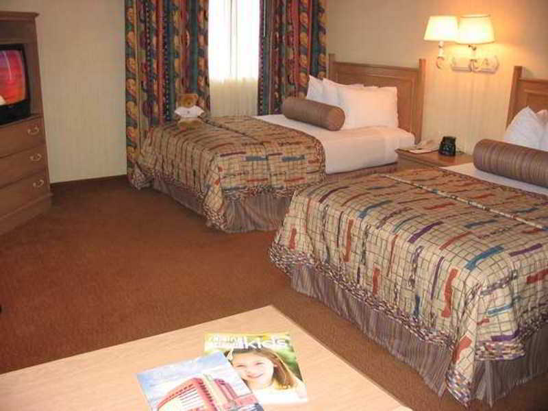 Embassy By Hilton Phoenix Hotel 4*