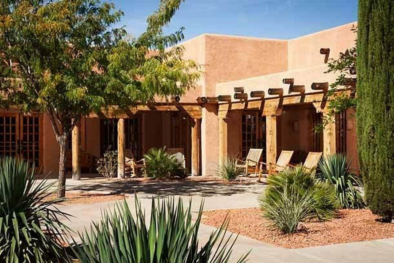 Courtyard At Powell Hotel
