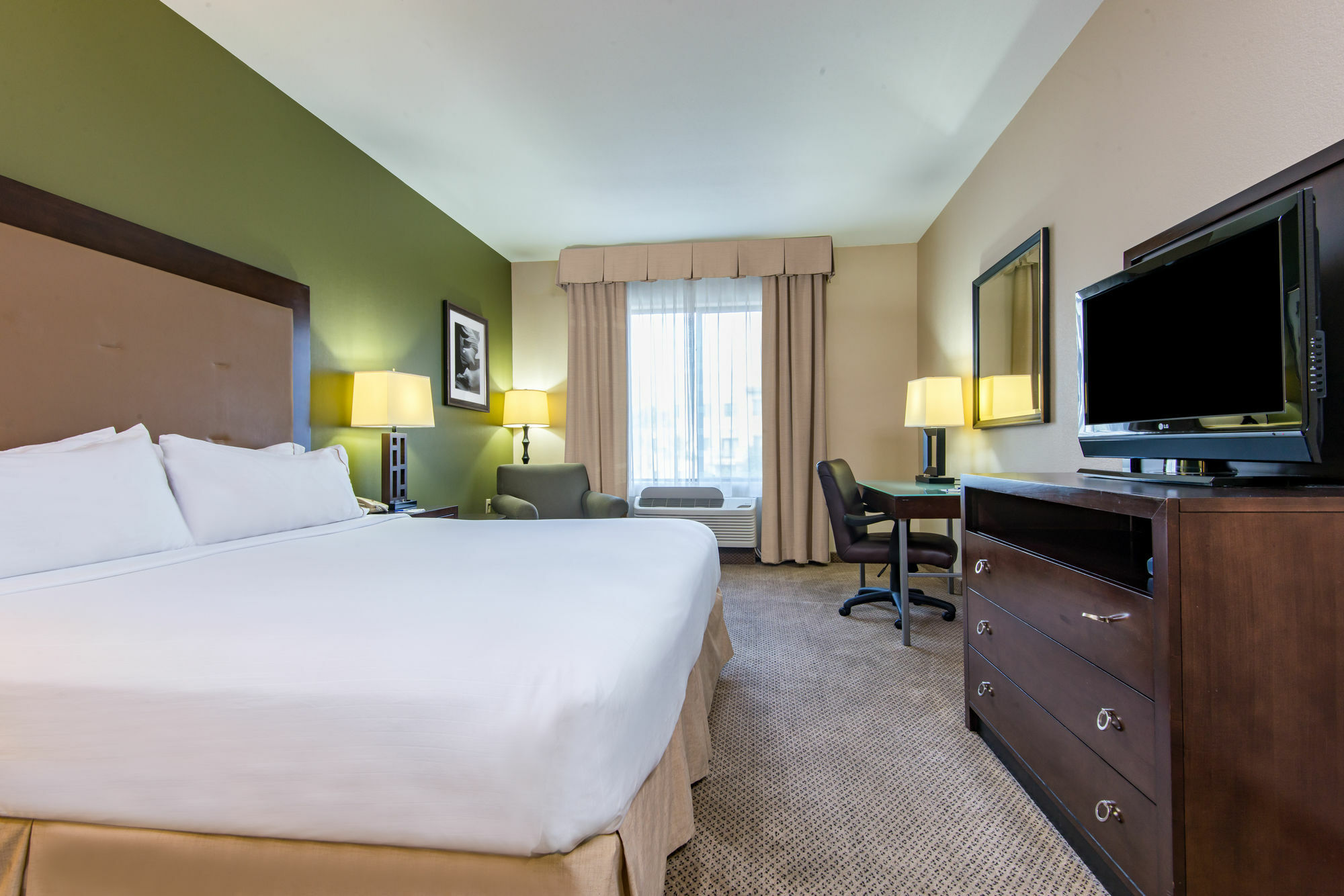Express & Phoenix Dist By Ihg Hotel
