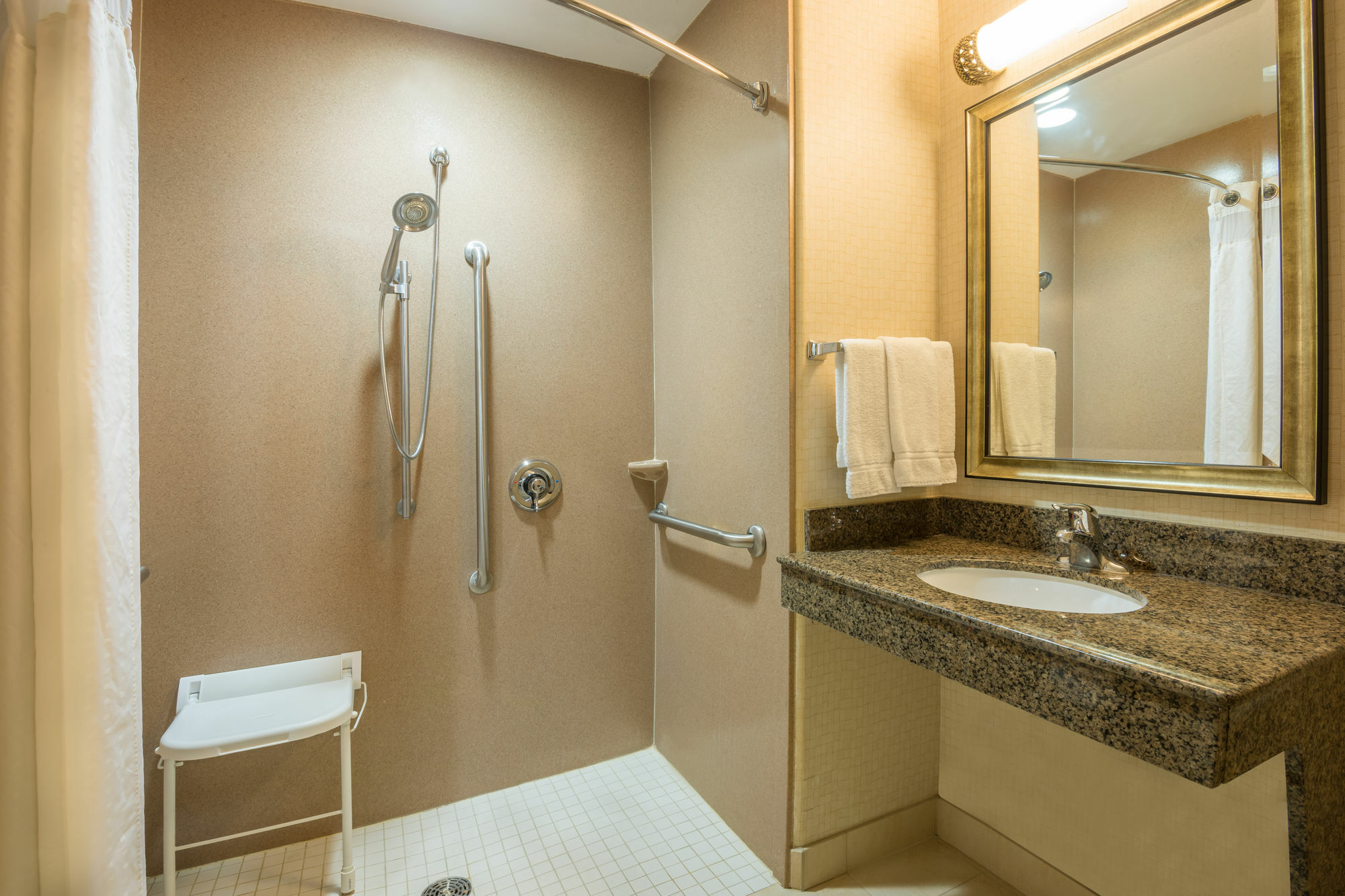 Express & Phoenix Dist By Ihg 3*