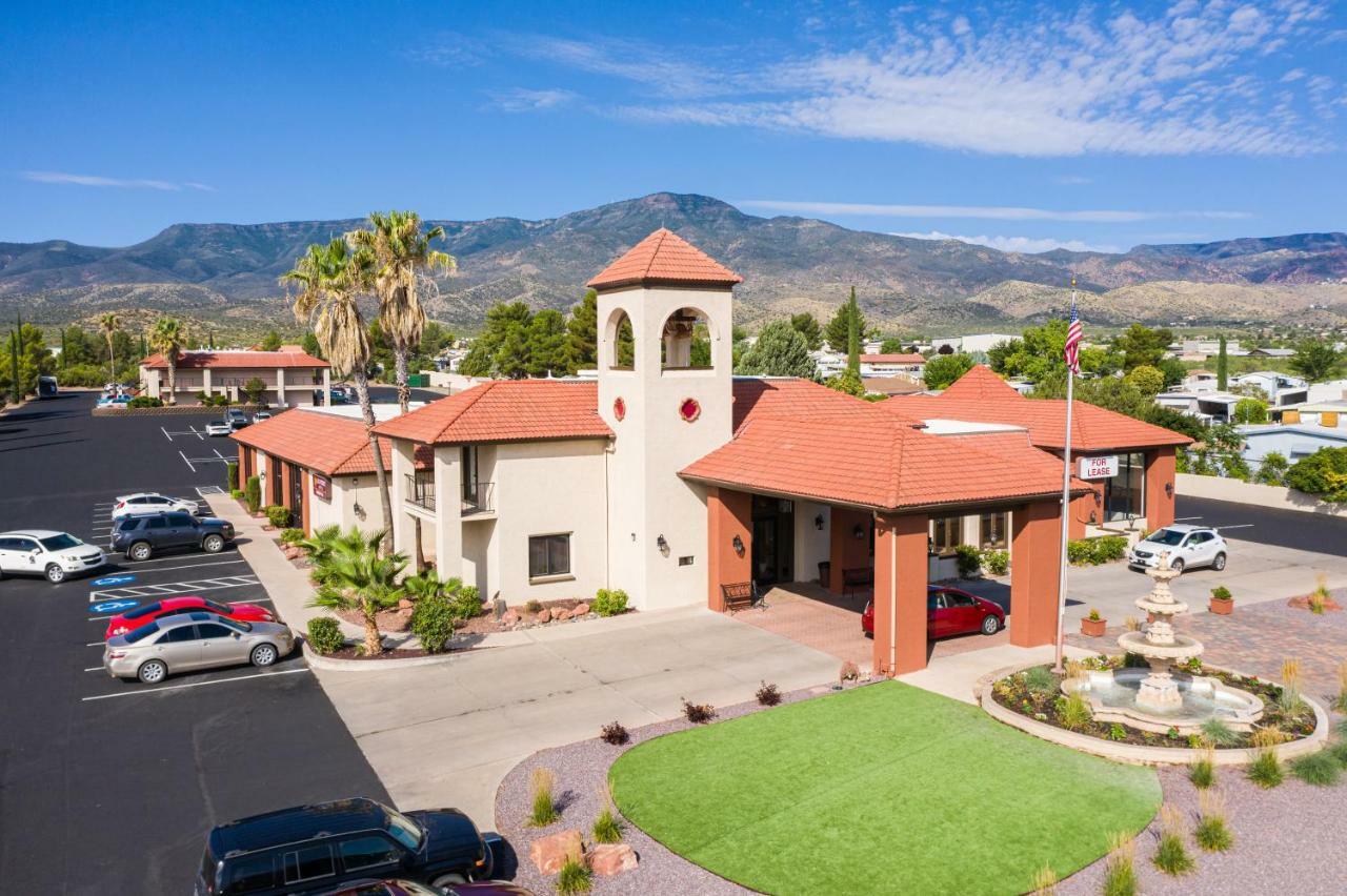 Hotel Lux Cottonwood