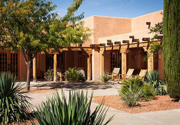 Hotel Courtyard At Powell Page