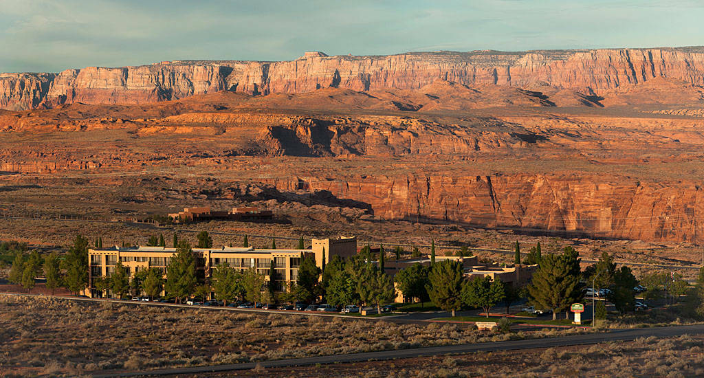 Hotel Courtyard At Powell Page