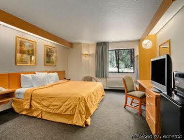 Super 8 By Wyndham Show Show Low