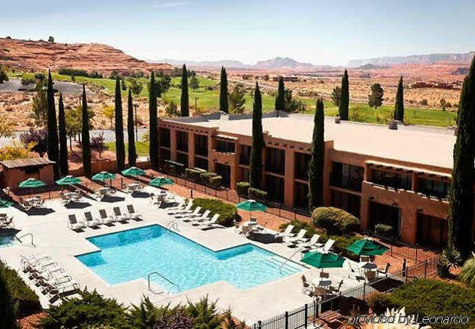 Hotel Courtyard At Powell Page