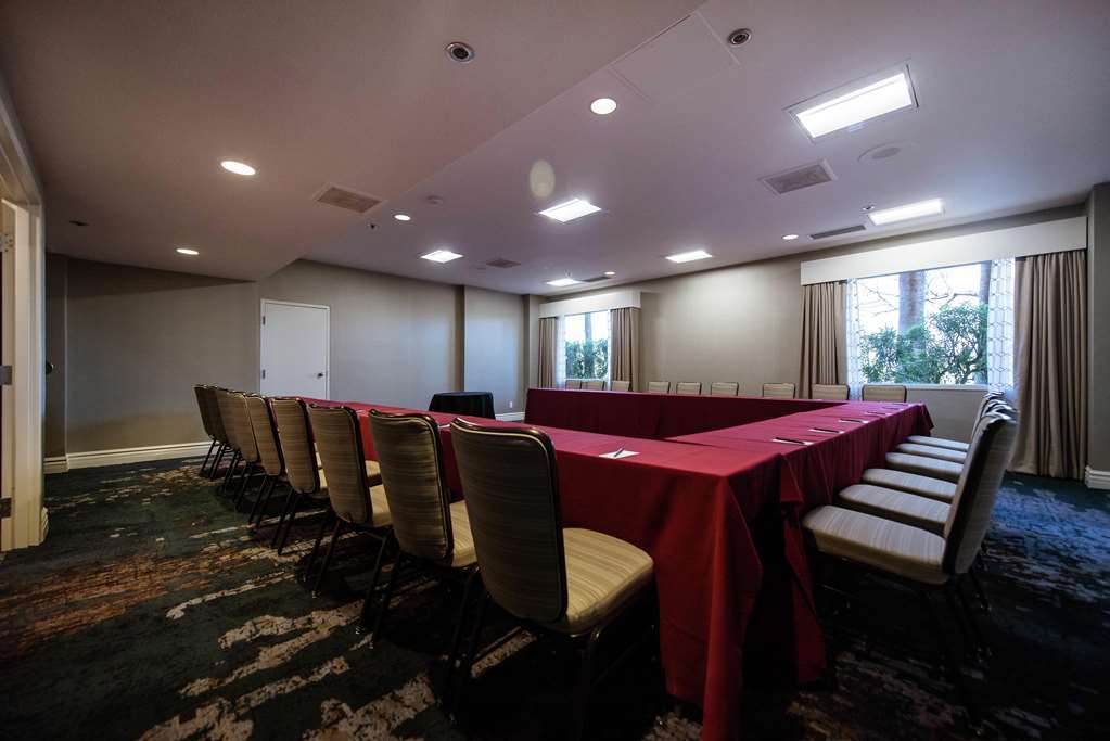 Hilton East Hotel