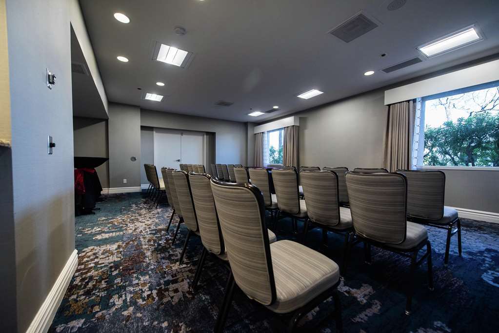 Hilton East 3*