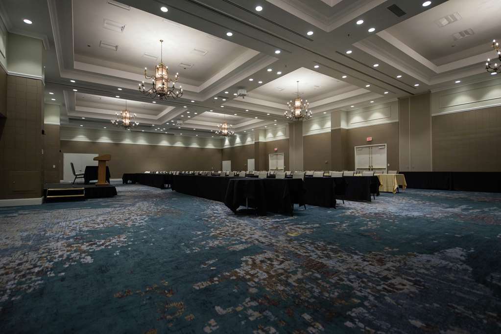 Hilton East 3*