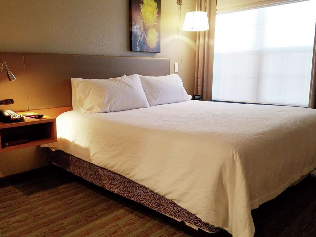 Hilton Garden Airport 3*