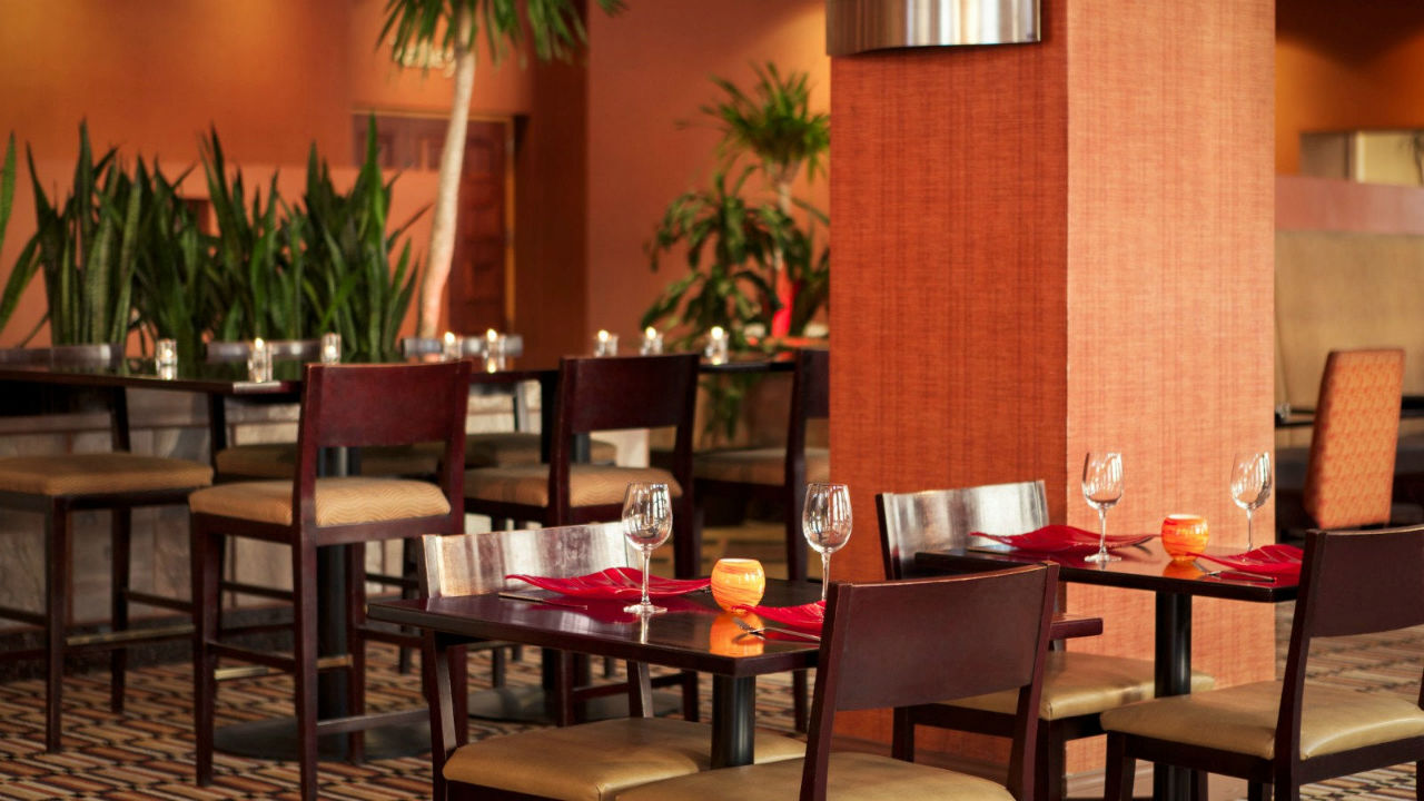 Hotel Wyndham Phoenix Airport - 3*