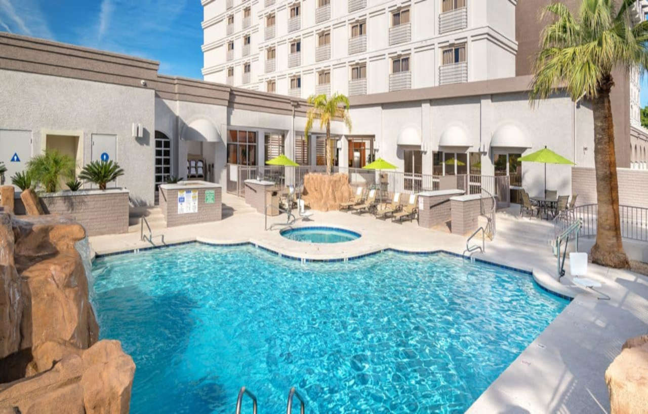 Doubletree By Hilton Phoenix 4*