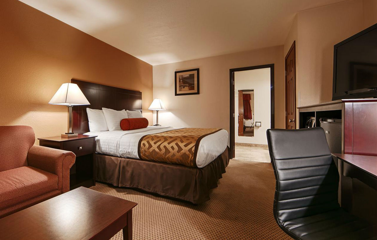 Western Copper Hills Hotel 3*