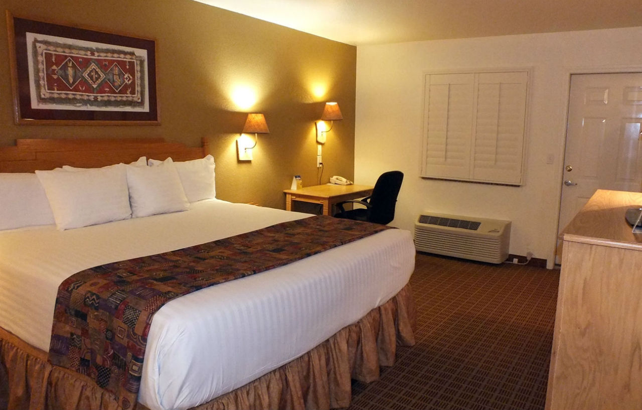 Western & Hotel 3*