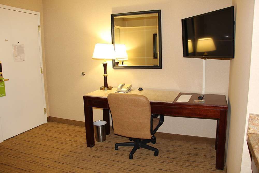 Doubletree By Hilton Phoenix, Az Hotel