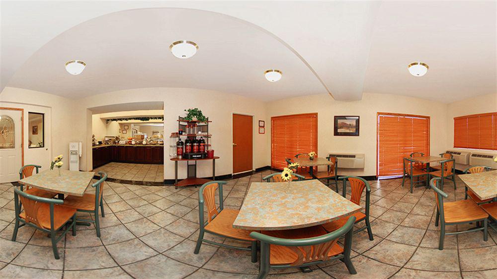 Hotel Spark By Hilton Airport 3*