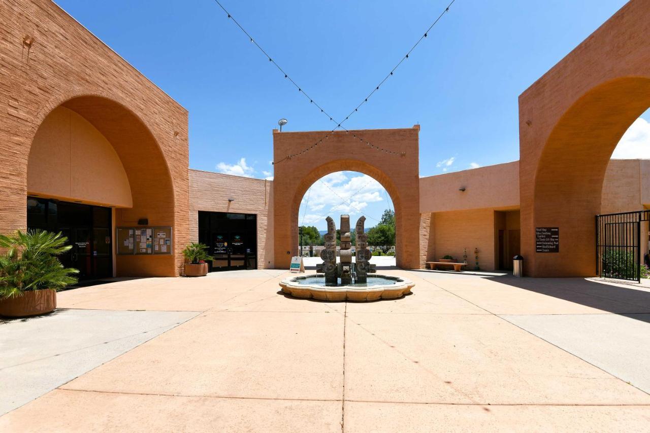 Valley Townhome With Amenities! Green Valley