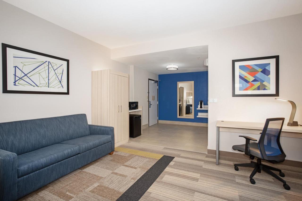 Express & Phoenix Dist By Ihg Hotel 3*