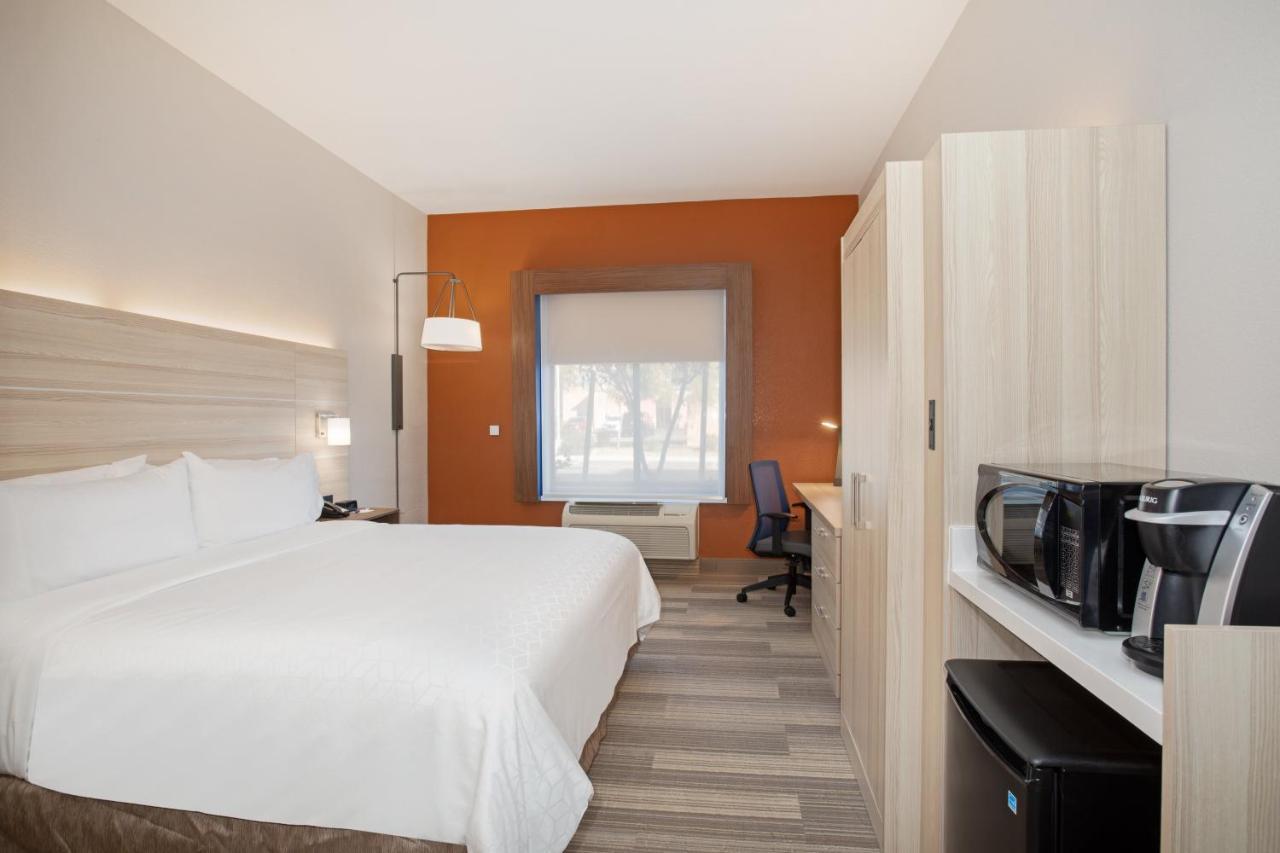 Hotel Express & Phoenix Dist By Ihg