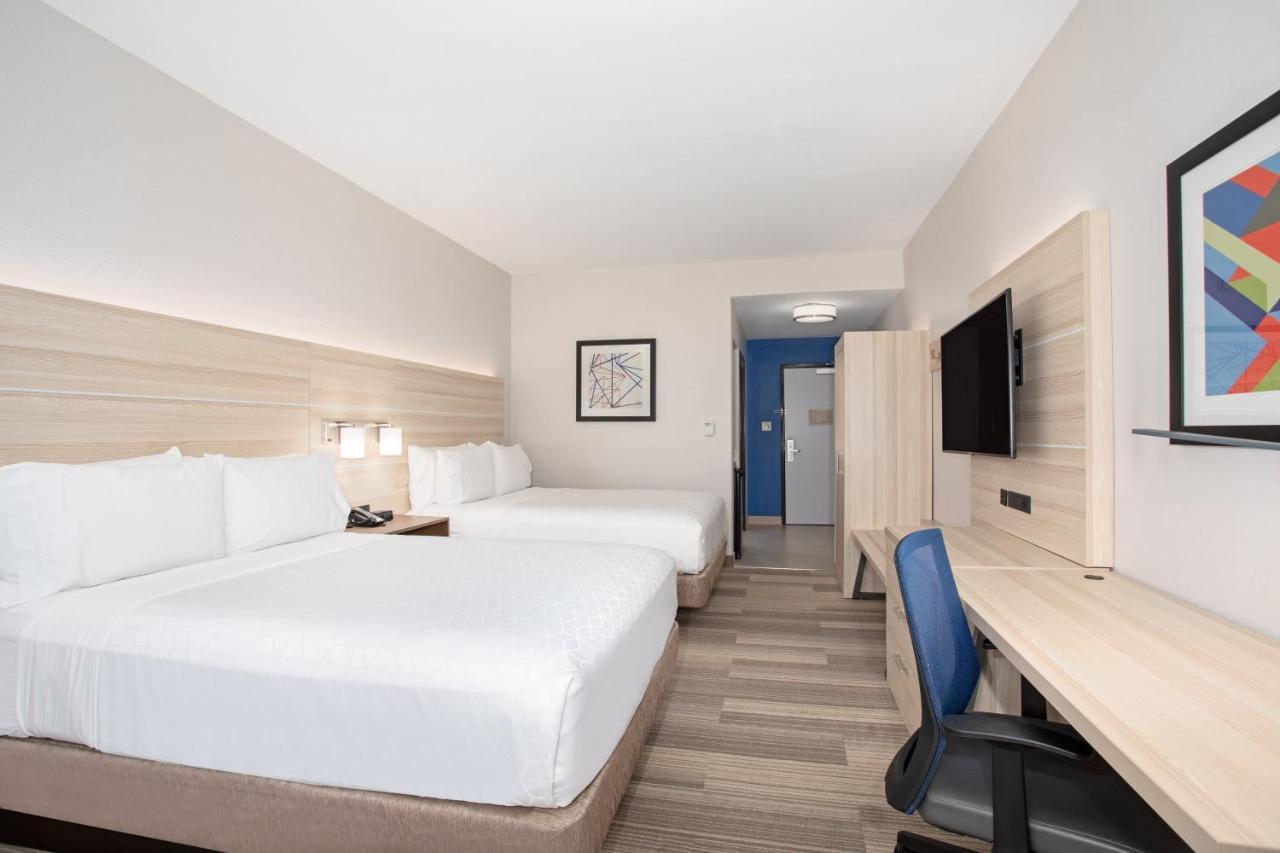 Hotel Express & Phoenix Dist By Ihg Glendale