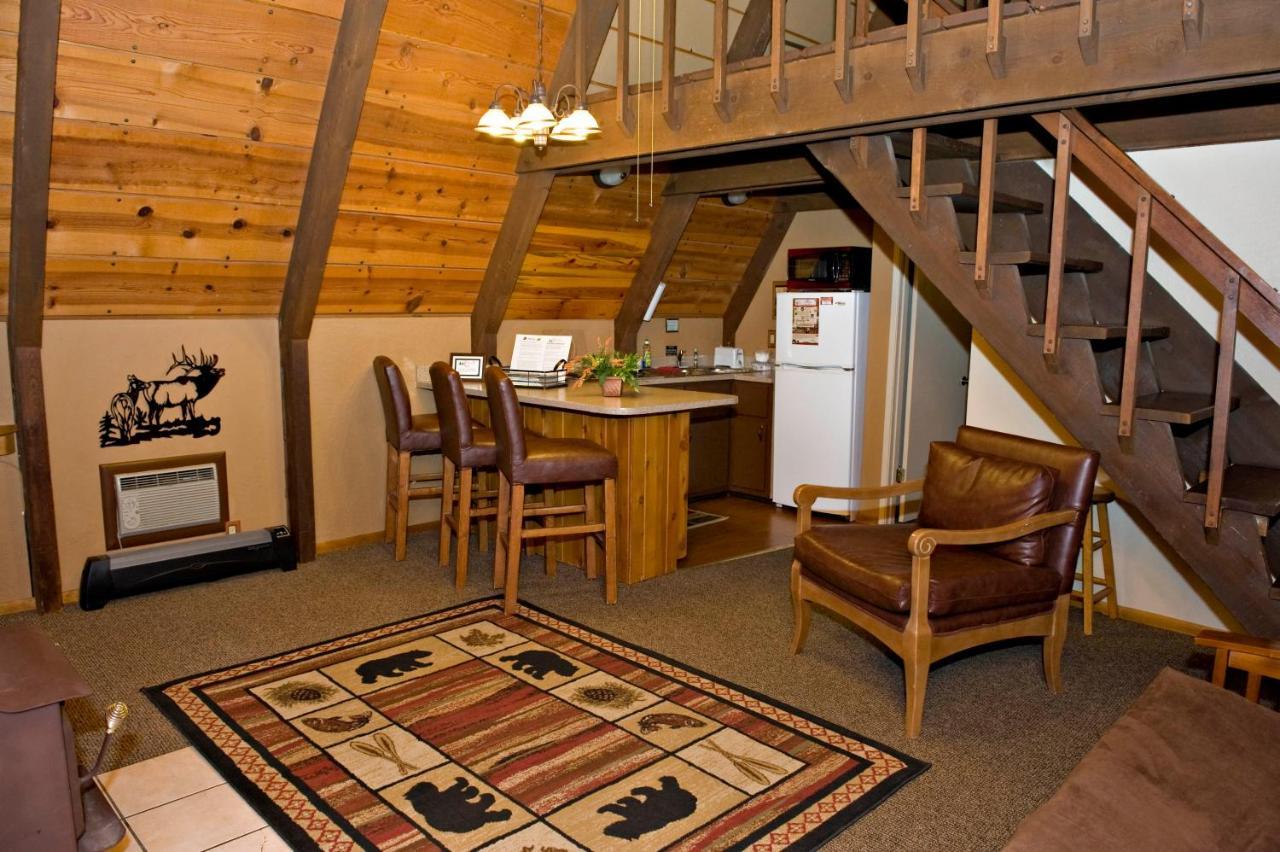 Cabins On Strawberry Hill Pine